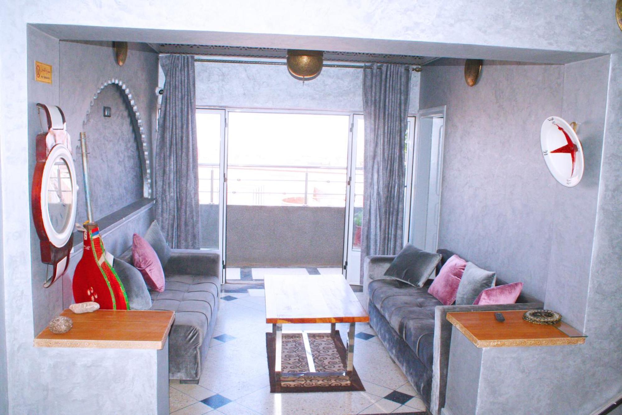 מידלת Hotel Restaurant Bougafer מראה חיצוני תמונה